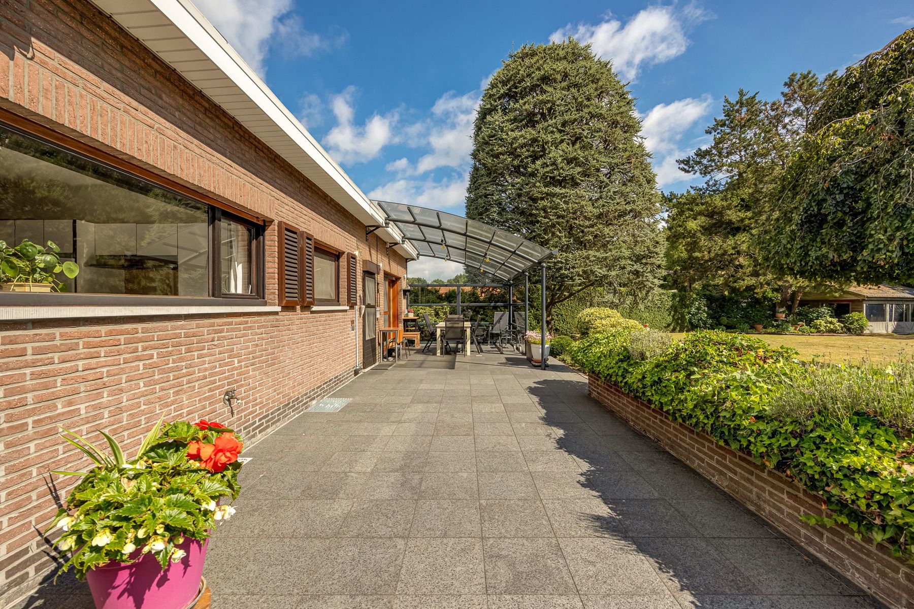 Laagbouwwoning met 4 slaapkamers op een perceel van 2.148m². foto 18