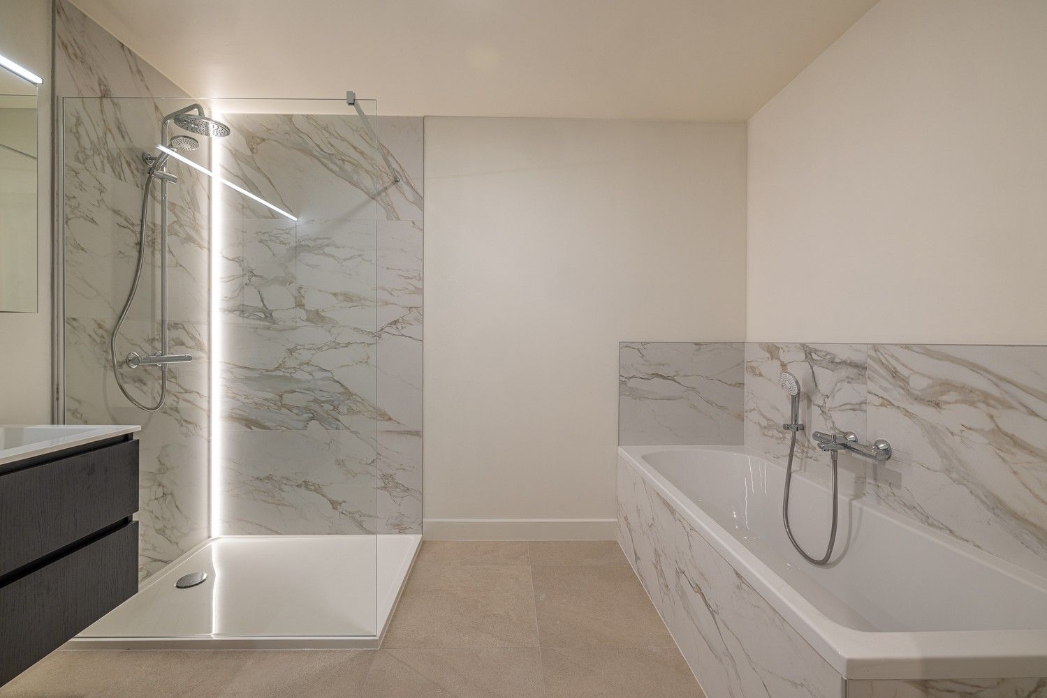 Volledig gerenoveerde woning met 3 slaapkamers en garage foto 6