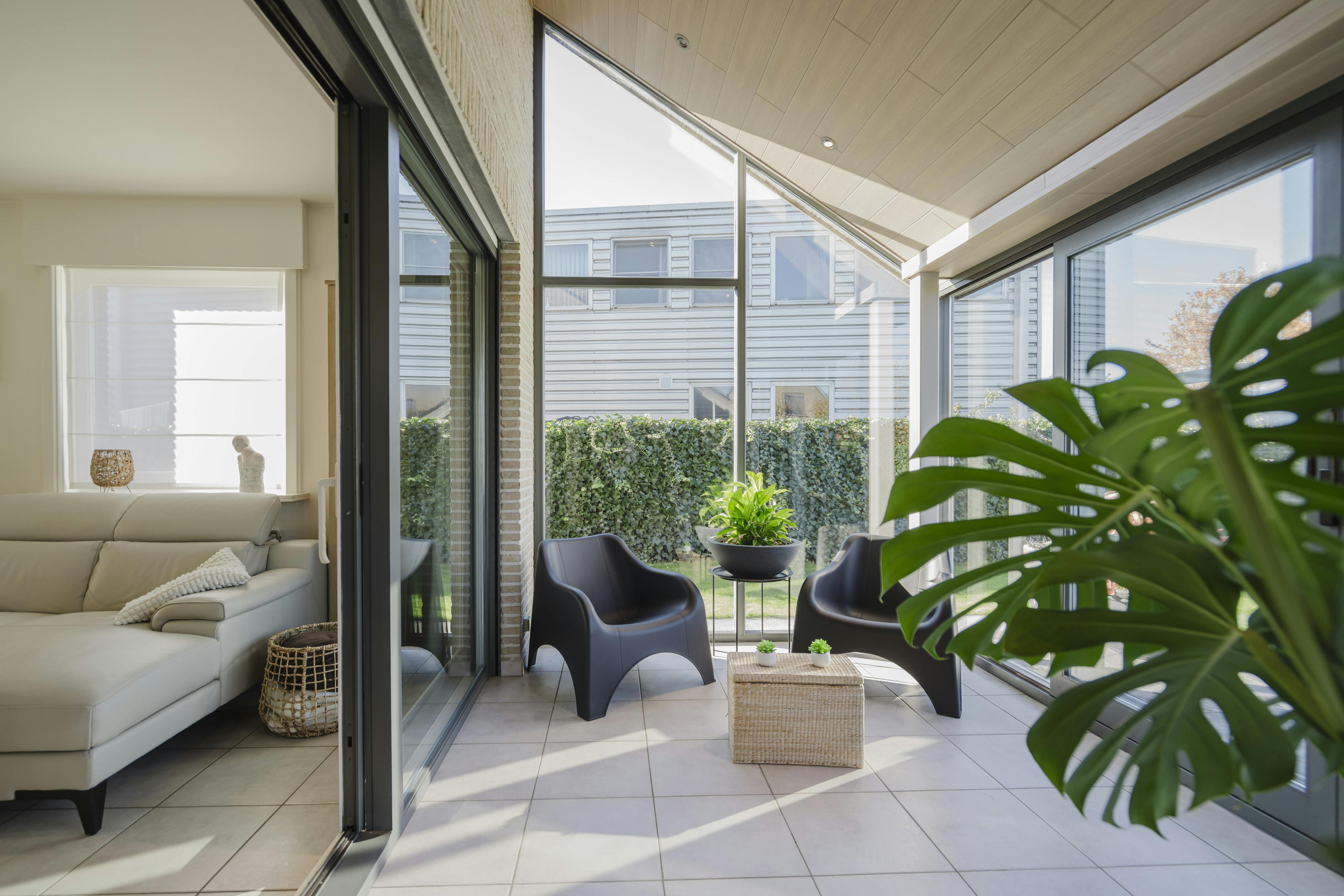 Ruime villa met 6 kamers te koop in Sint-Eloois-Vijve foto 8