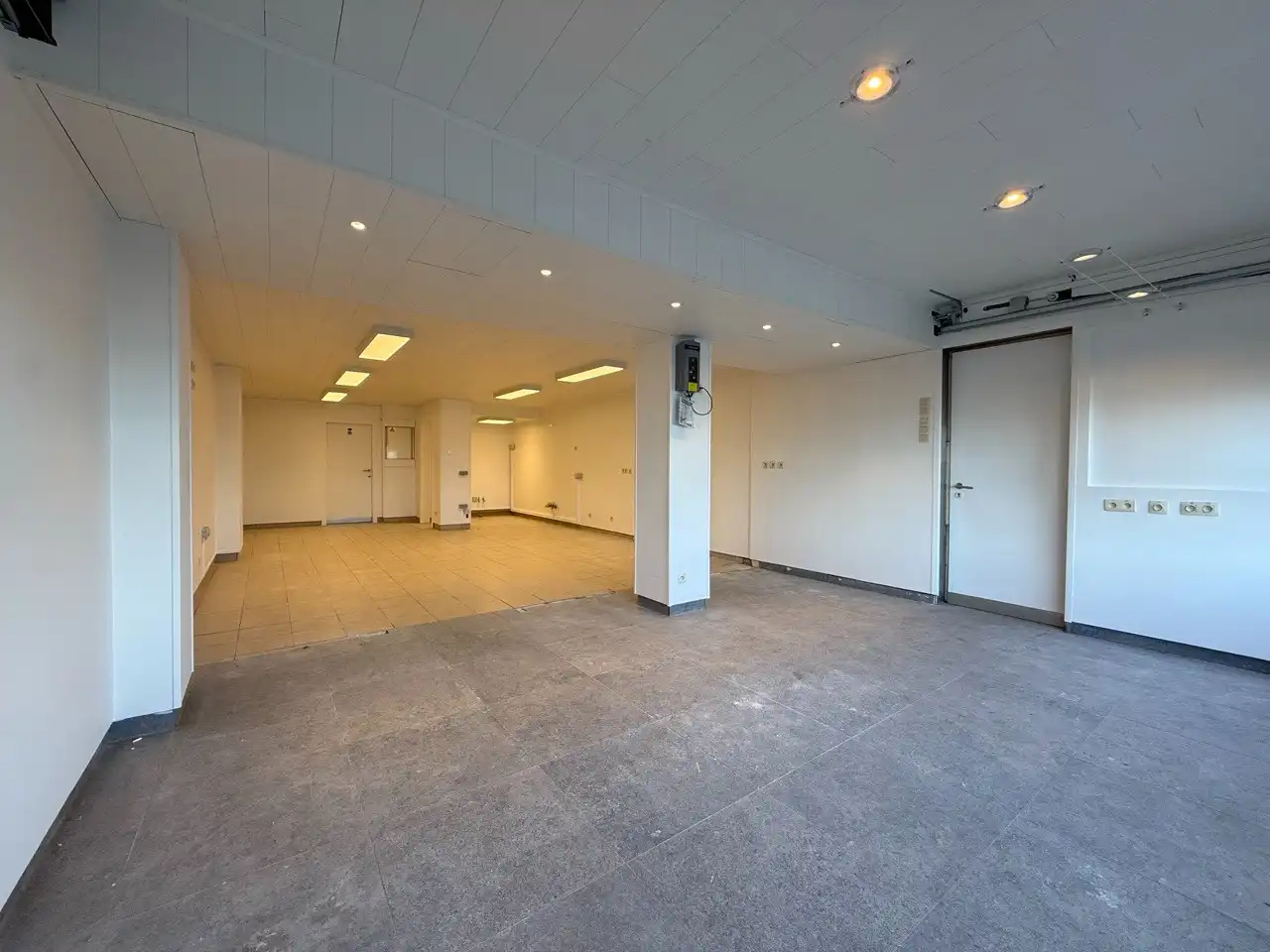 Instapklaar handelspand op de zeedijk van Middelkerke foto 3