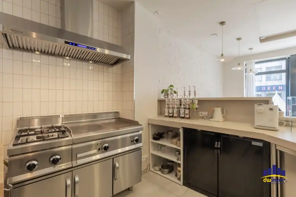 Hippe lunchplek met zonnig terras, volledig uitgerust handelspand te koop in Gent foto 10