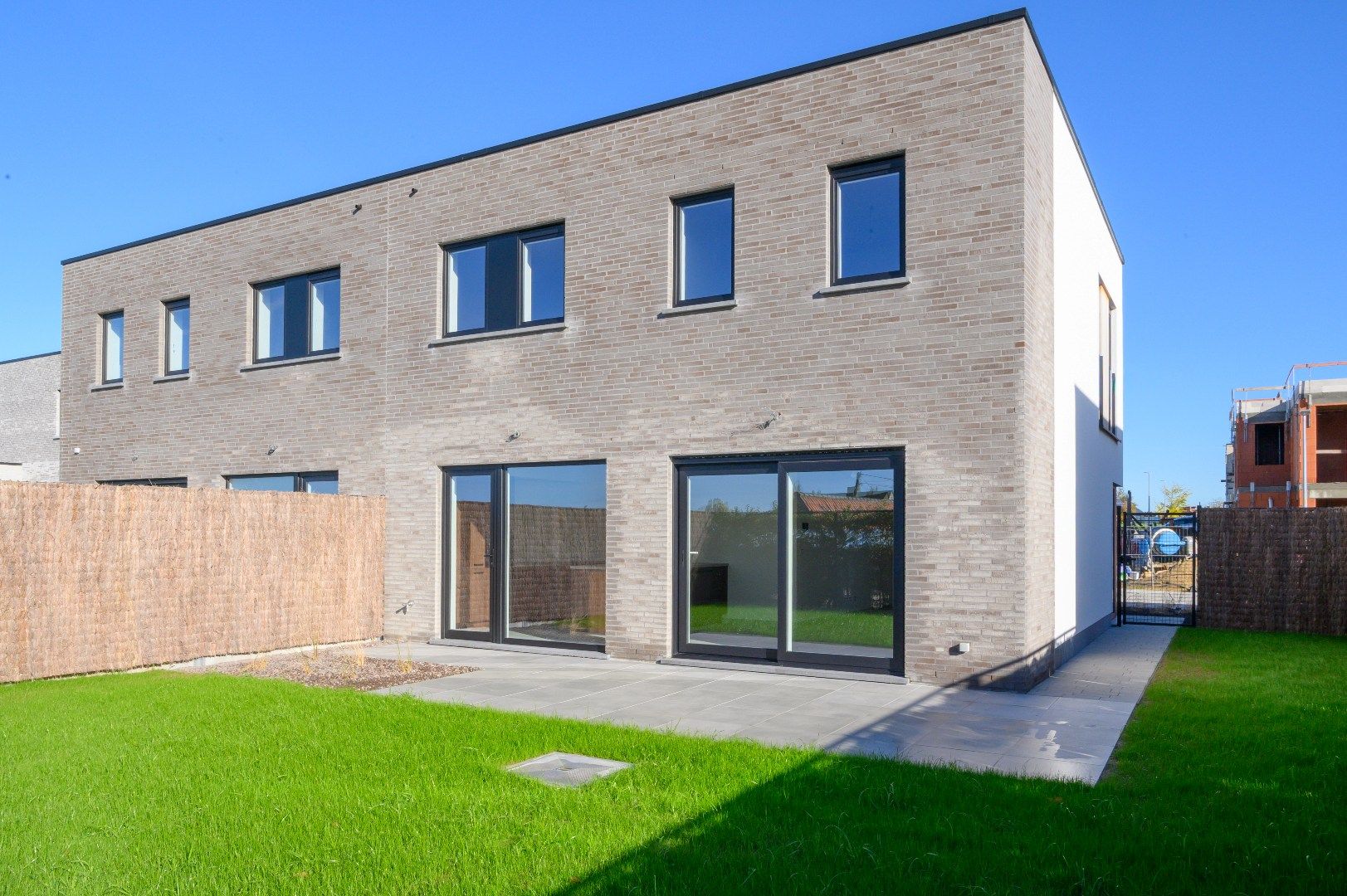 INSTAPKLARE NIEUWBOUWWONING MET 3 SLPKS | GARAGE EN TUIN foto 11