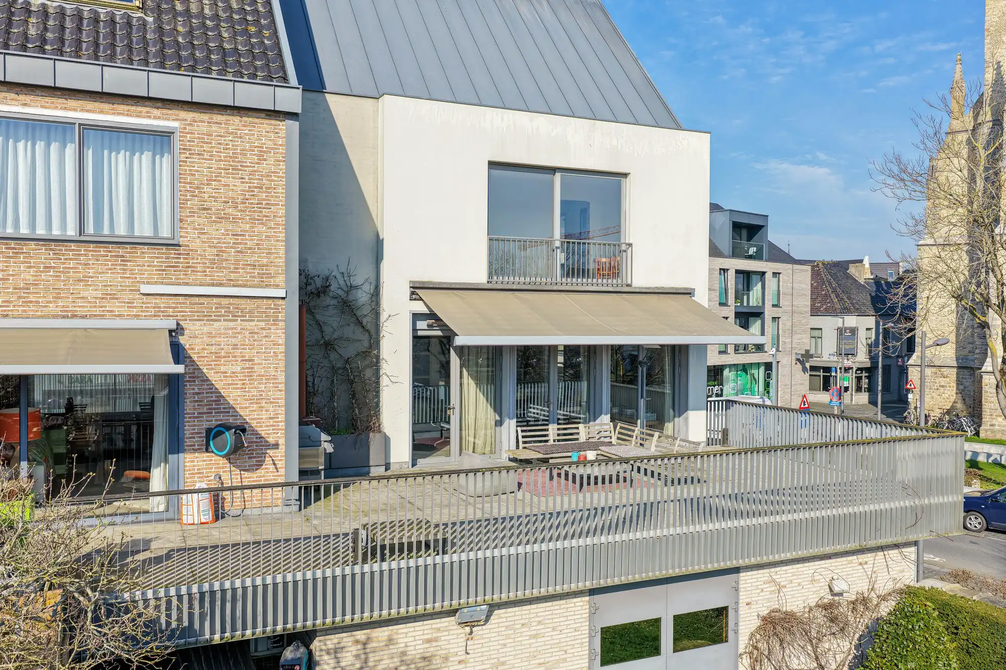 Heel ruime stadswoning met kantoren en tuin foto 8