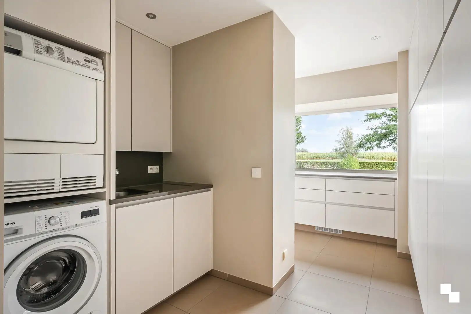 Uitzonderlijk ruime eigendom met 507 m² bewoonbare oppervlakte en weideland foto 8