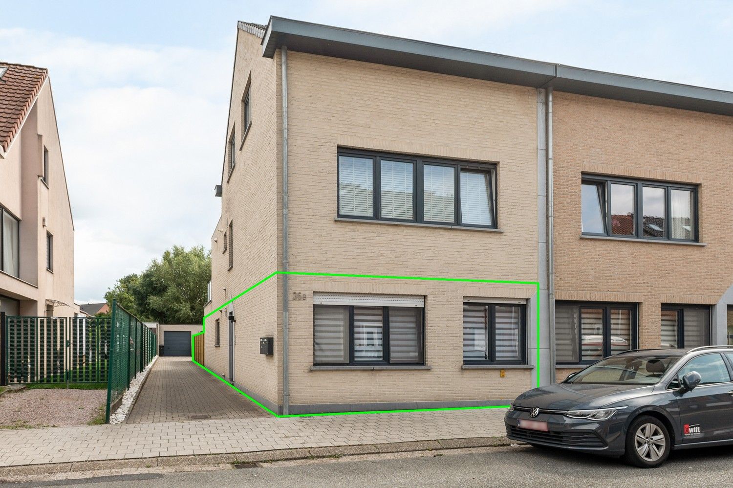 Instapklaar appartement met 2 slaapkamers, zonnige tuin en garage te Wommelgem foto {{pictureIndex}}