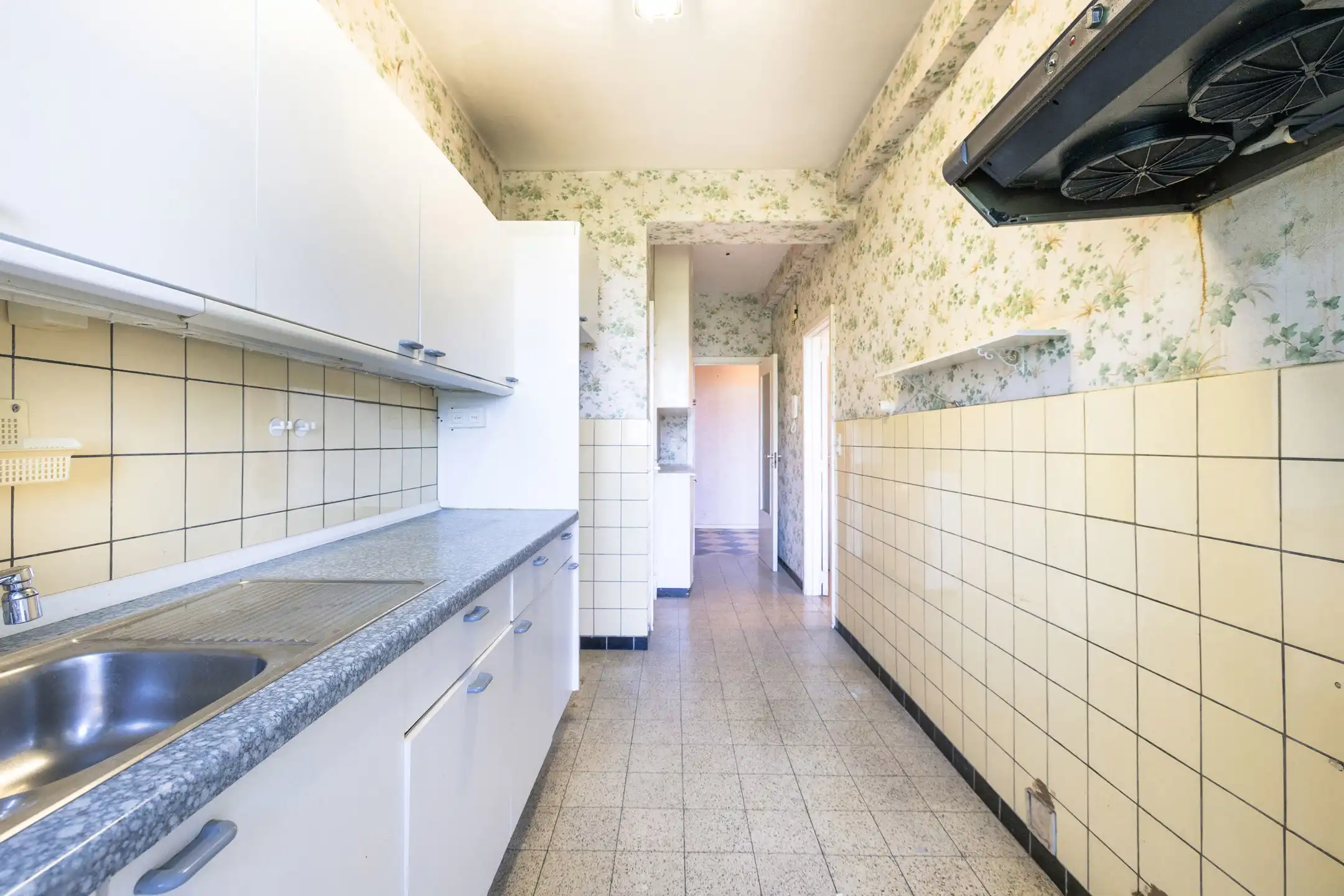 Appartement met 2 slaapkamers en terras – Te renoveren foto 8