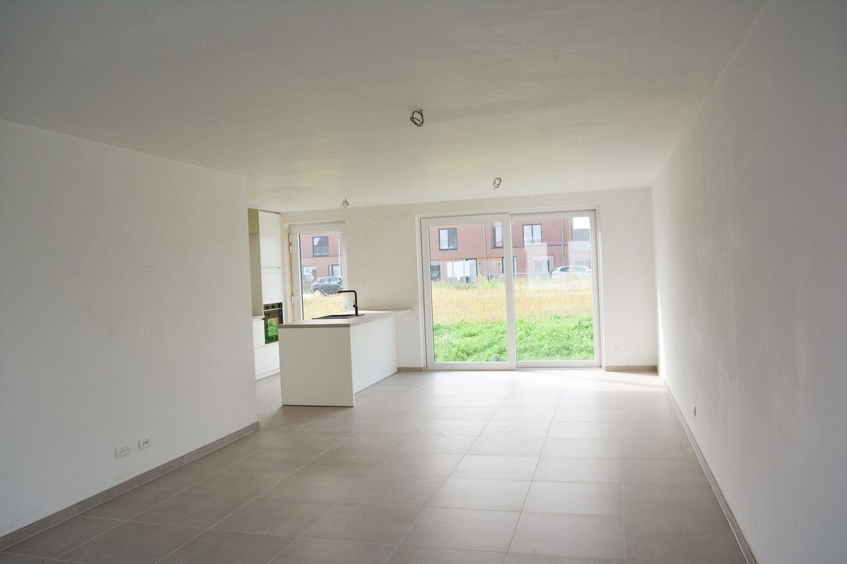 Instapklare nieuwbouwwoning met zonnige tuin te Roeselare foto 3