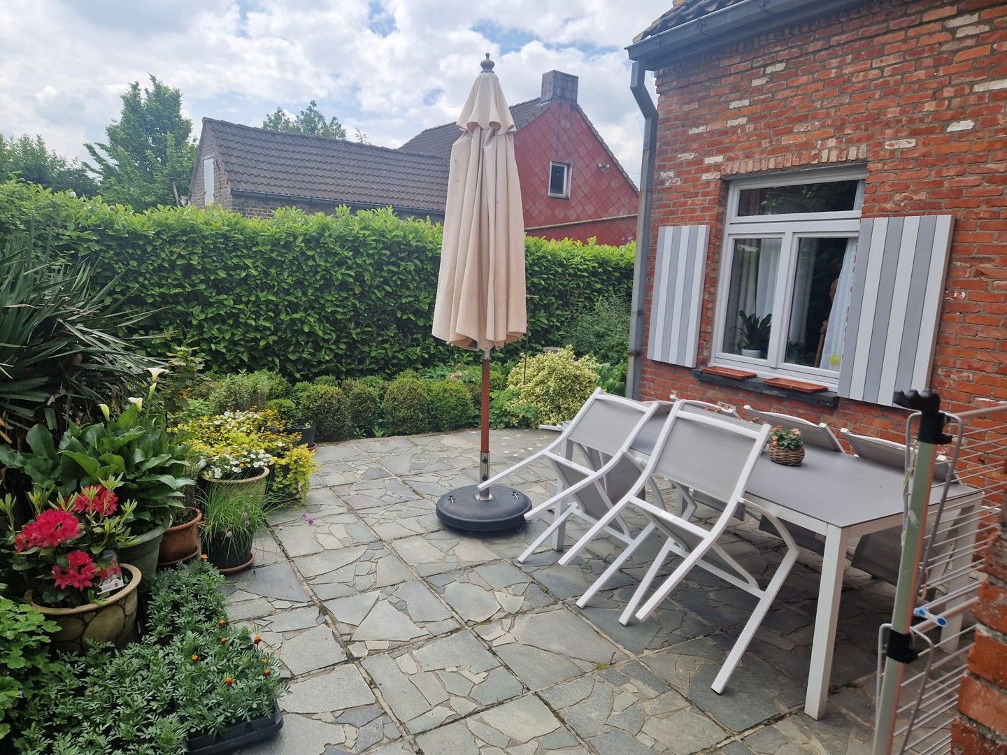 Te renoveren open bebouwing met karakter en ruime tuin. foto 2