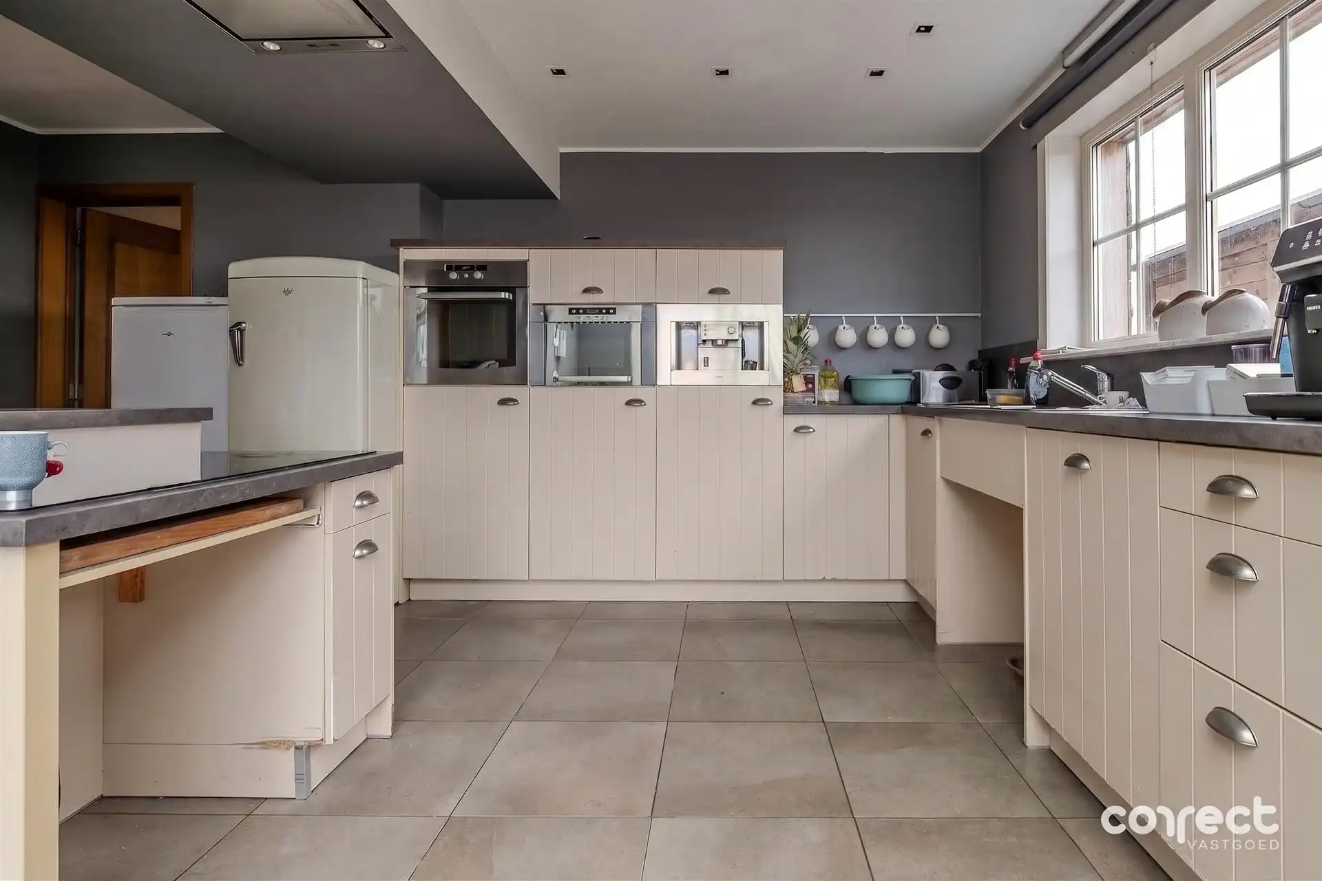 Landelijk gelegen woning op ruim perceel nabij de kust. foto 6