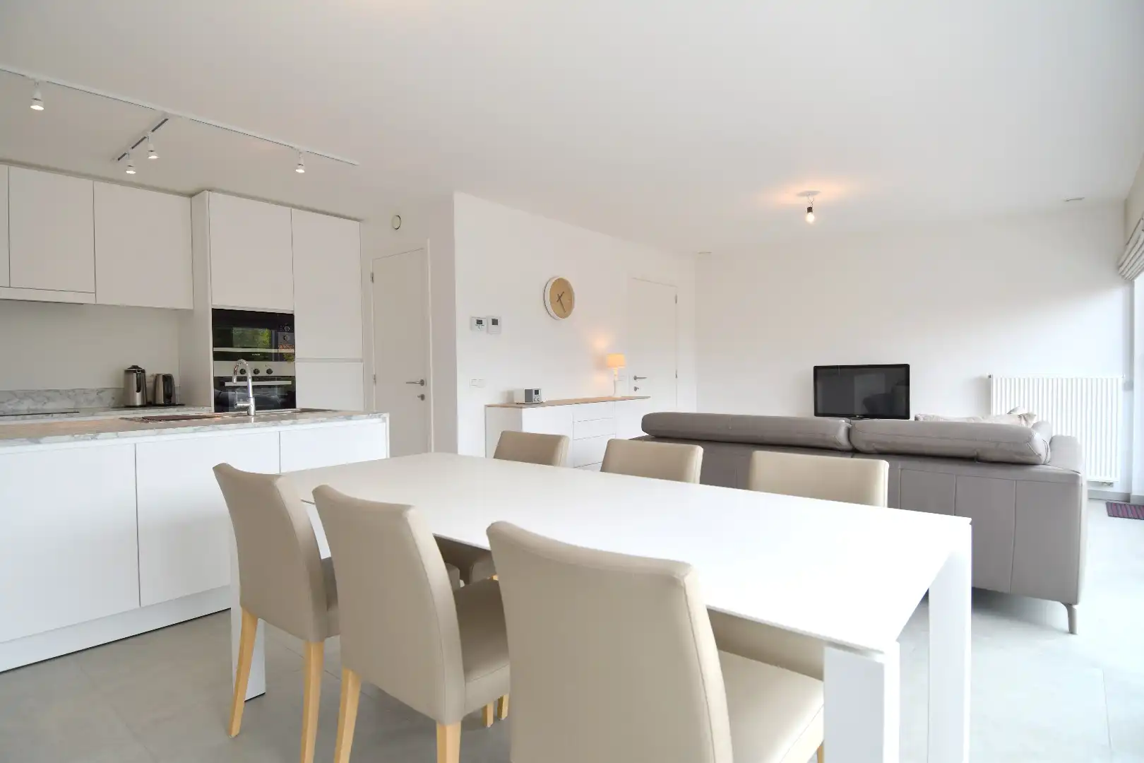 Recent appartement met 2 slaapkamers, ruim zonnig terras én zolder te koop in Sint-Eloois-Winkel foto 6