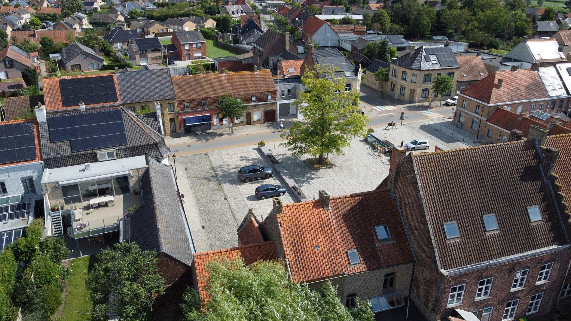 Charmante woning pal in het centrum van Merkem foto 3