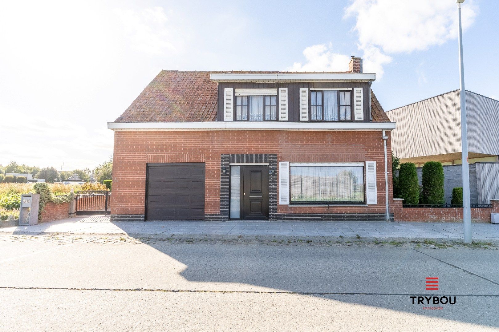 Verrassend ruime woning aan de rand van Houthulst op ruim perceel van 720m². foto 2