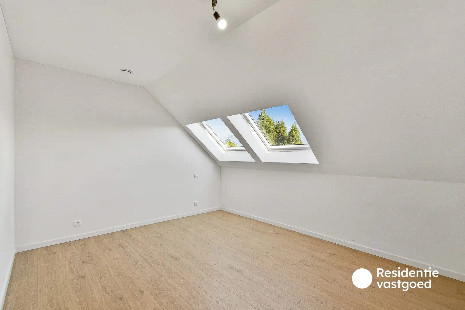 Gezinswoning met drie slaapkamers op goeie locatie foto 14