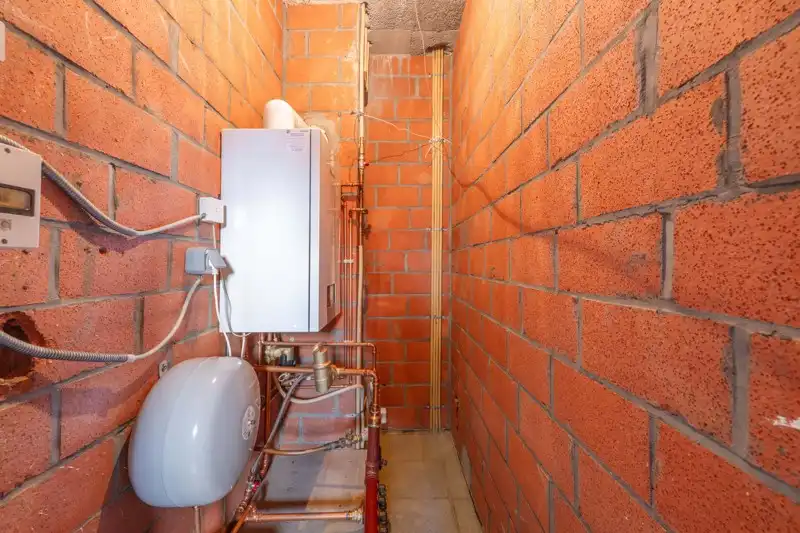 Prachtige alleenstaande instapklare woning met 5 slaapkamers inpandige garage, mooi terras en tuin TE KOOP in hartje Sint-Baafs-Vijve foto 24