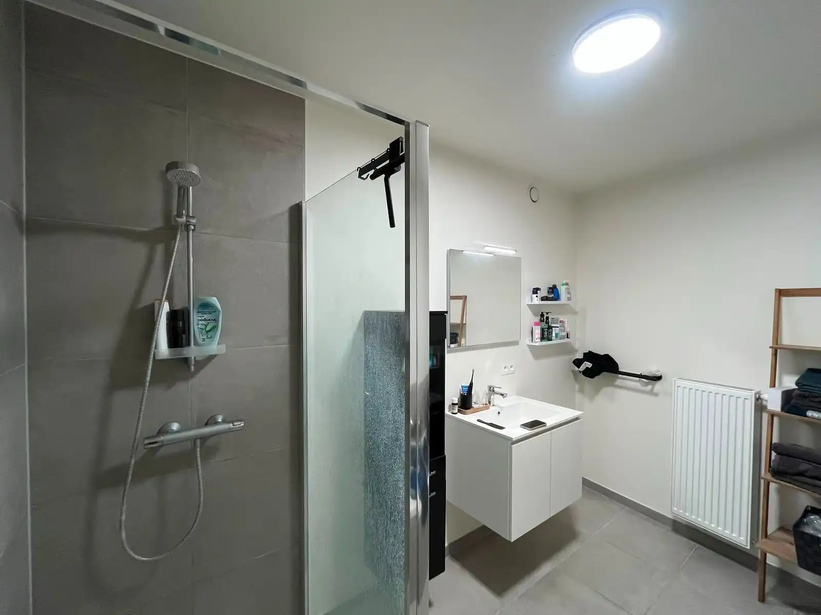 Nieuwbouwappartement met 2 slaapkamers aan de rand van het centrum foto 10