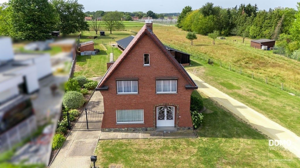 Te renoveren woning met grote tuin en achterliggende stal  foto 3