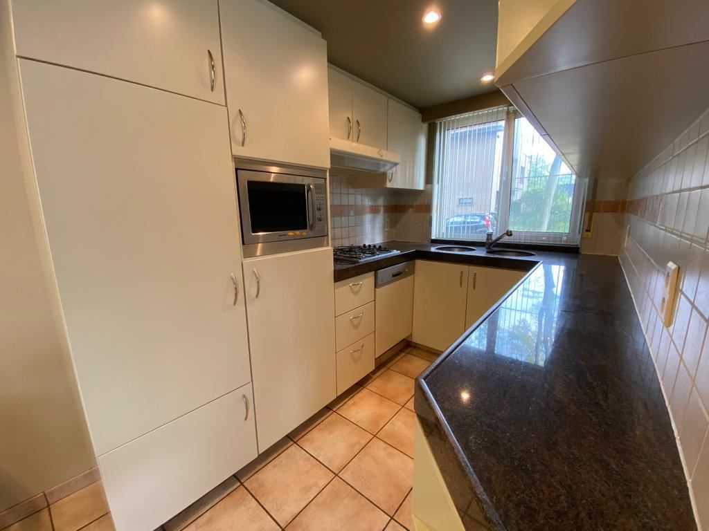 Leuk gelegen 2-slaapkamerappartement foto 5