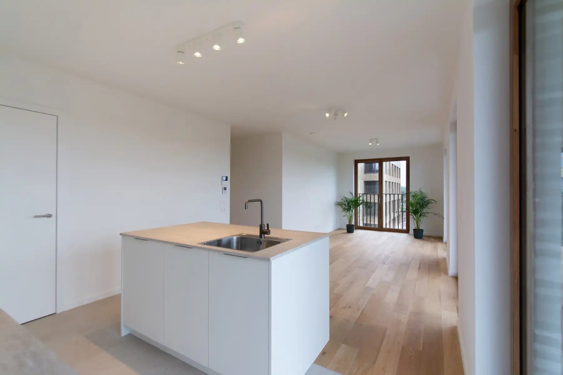 Rustig en comfortabel 2 slpk appartement met mooi terras  foto 5
