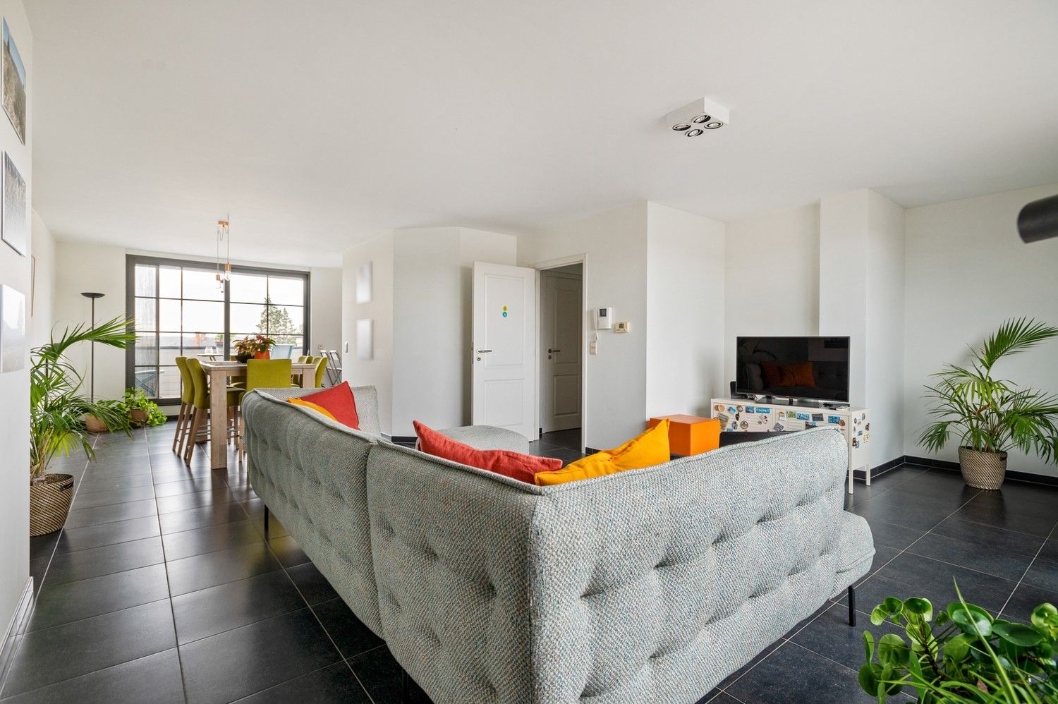 Ruim duplexappartement met 2 slaapkamers op toplocatie te Lint foto 5
