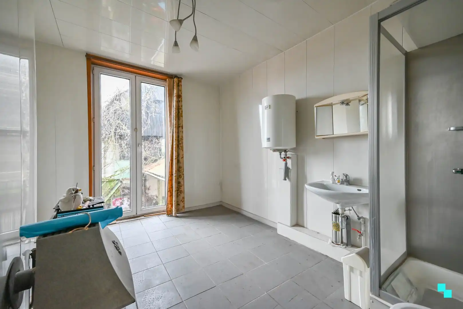 Zéér ruime ééngezinswoning met drie slaapkamers en bijgebouwen te Izegem foto 17