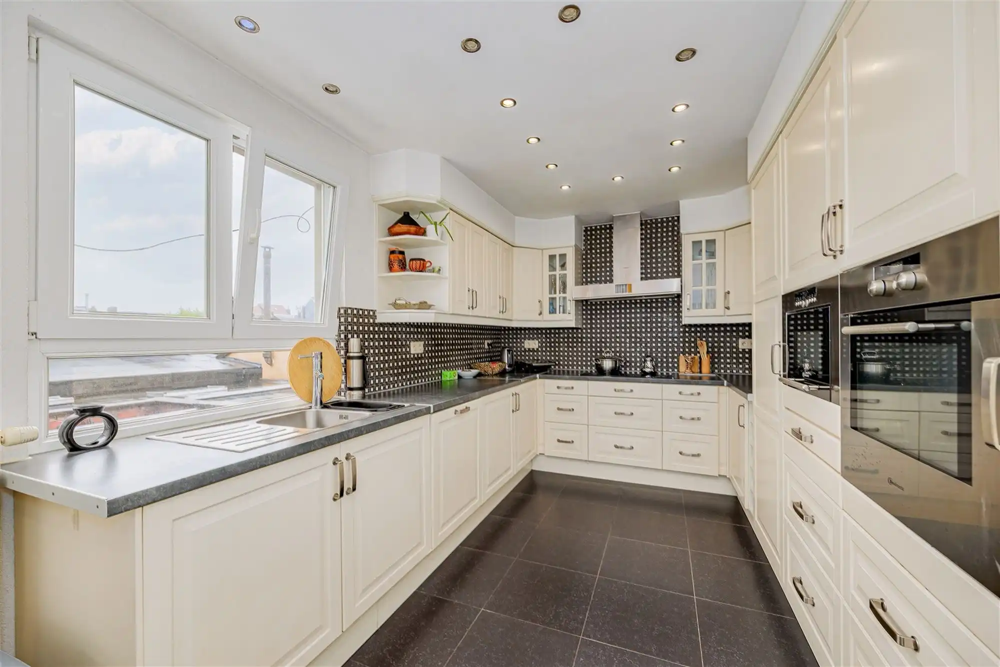 Woning met koer thans ingedeeld in 2 appt foto 4