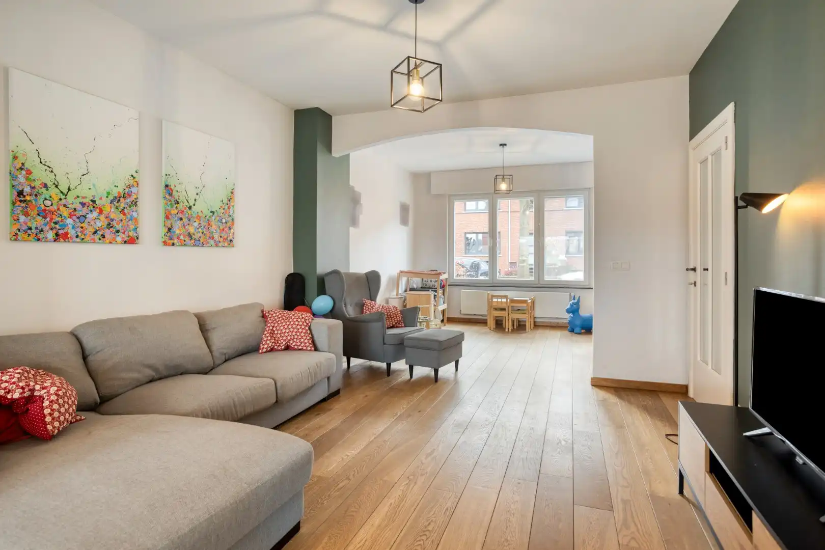 Woning met 4 slaapkamers, 2 badkamers, tuin, terras en autostaanplaats in Kessel-Lo! – EPC 206 kWh/m² - bewoonbare opp. 148 m² foto {{pictureIndex}}