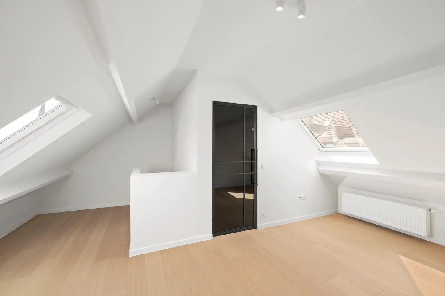 Prachtig gerenoveerde woning met tuin op wandelafstand van de Zee foto 15
