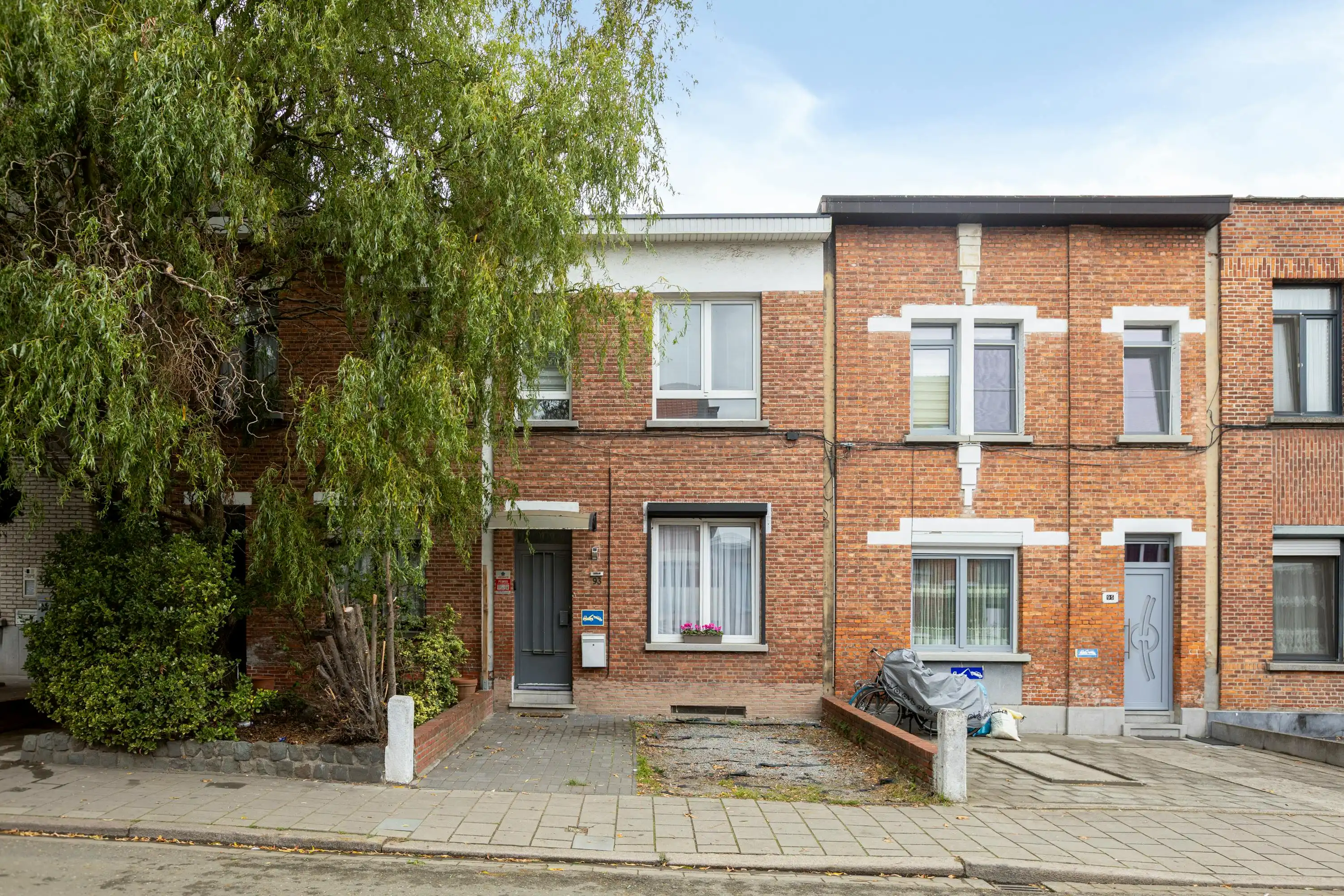 Instapklaar huis met 4 slaapkamers in Deurne te koop  foto {{pictureIndex}}