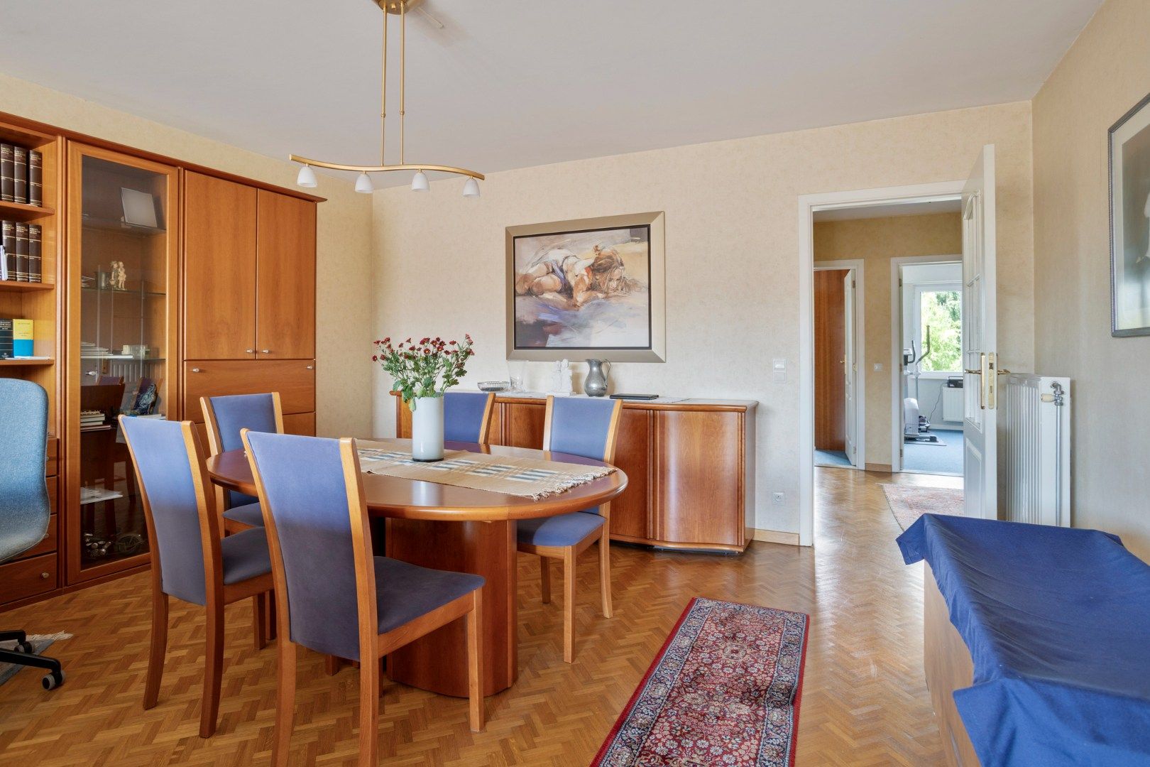 Ruim en goed onderhouden 2 slpk appartement met terras en garage foto 4