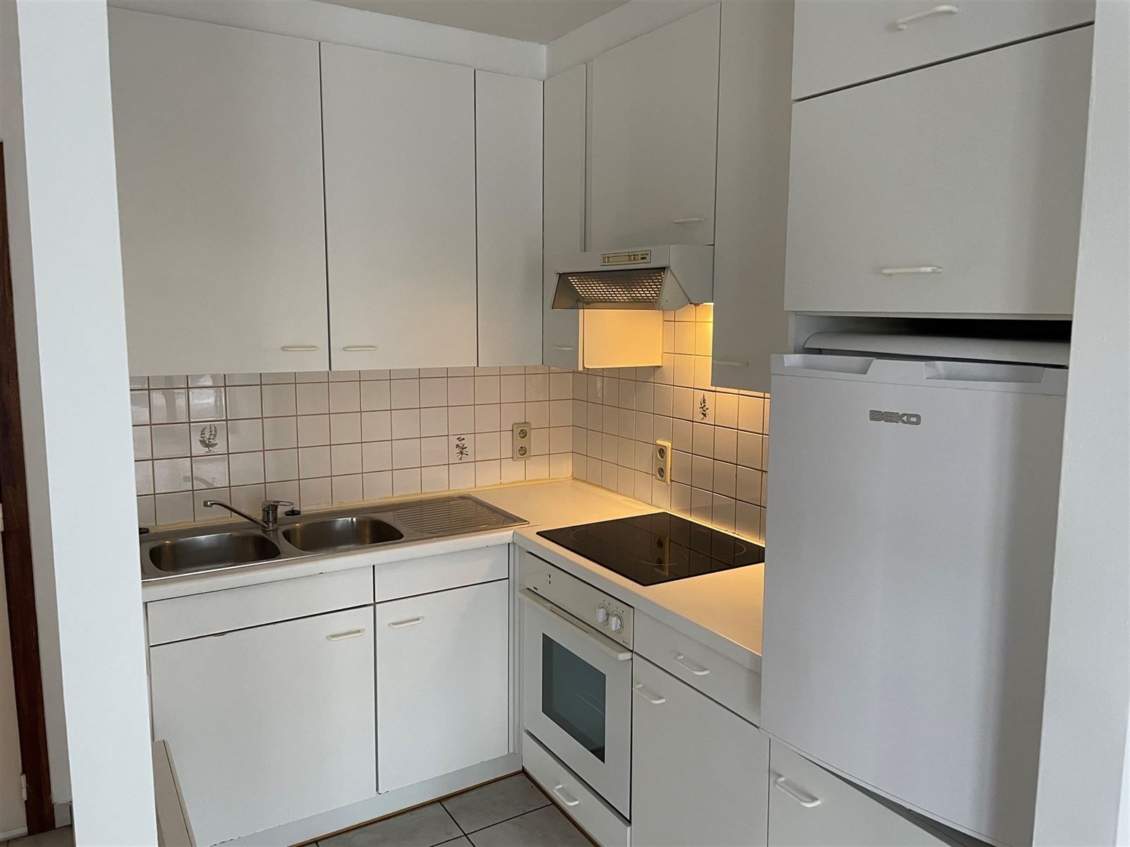gelijkvloers flat met klein terras aan voorkant.  foto 4