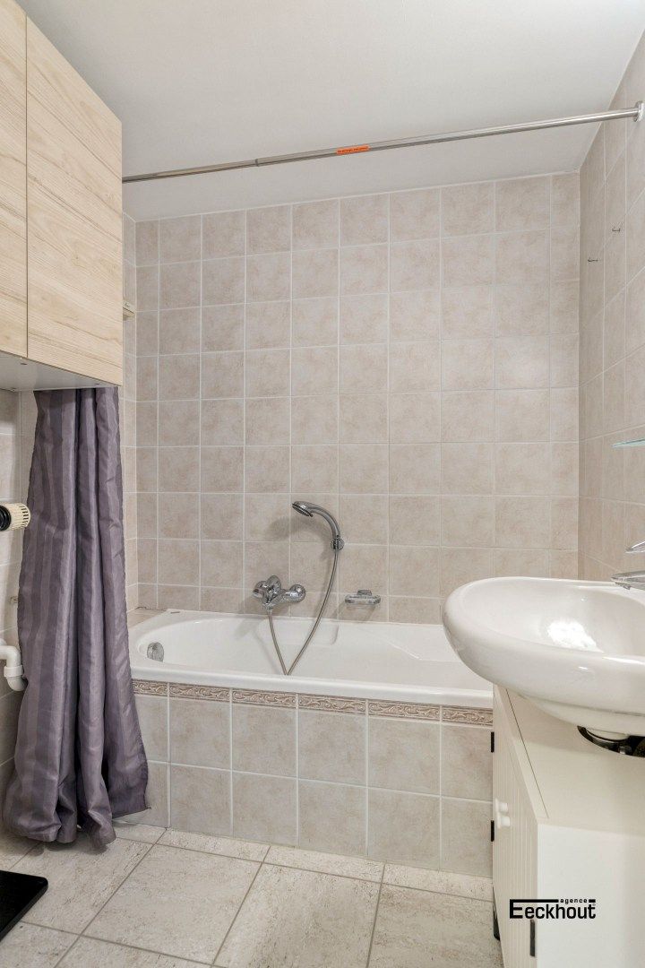 Ruim en lichtrijk appartement aan het gezellige 'Visserspleintje' in hartje Oostende foto 10