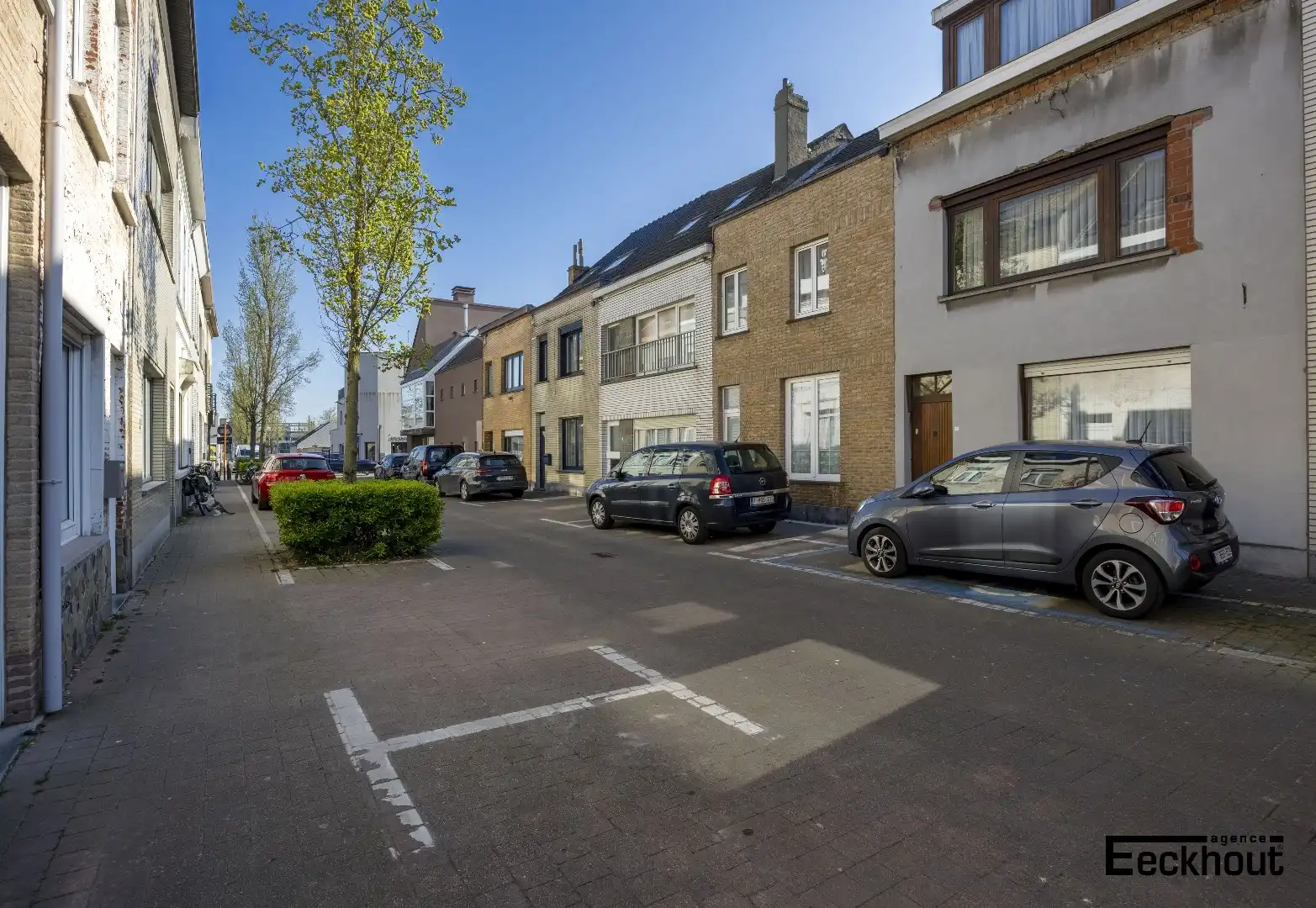 Te renoveren woning met diepe, zonnige tuin foto 21