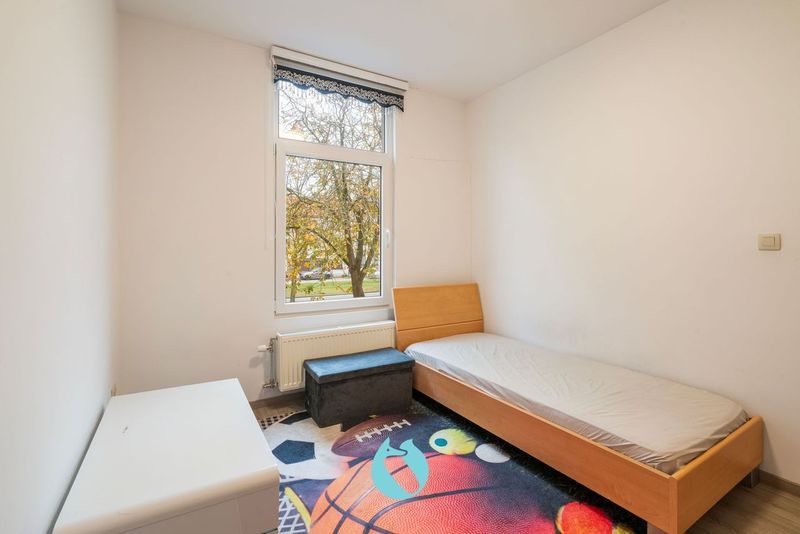 Gerenoveerde woning met 4 slpks en 2 badkamers foto 9