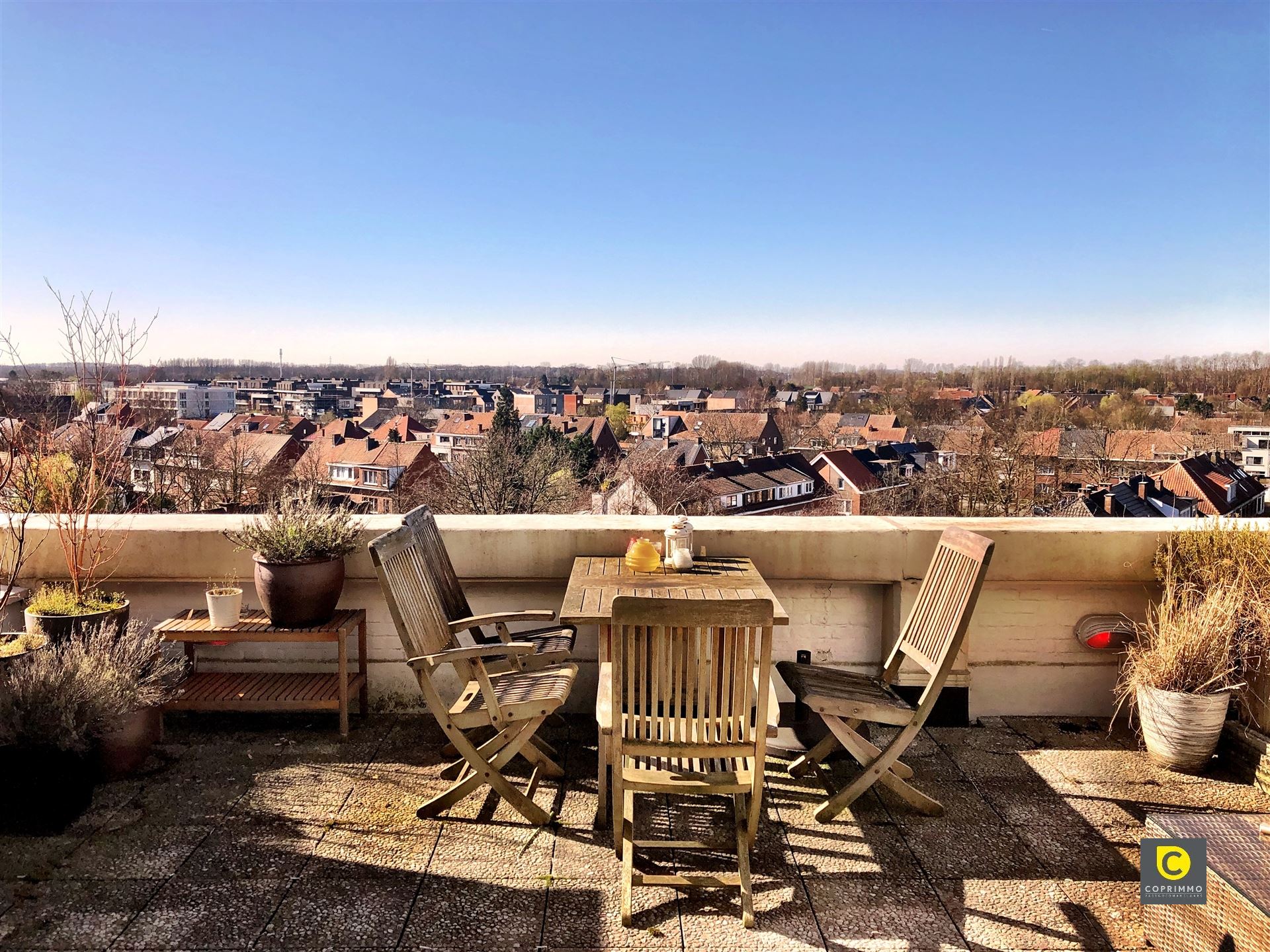 Instapklaar dakappartement met ruim terras! foto 9