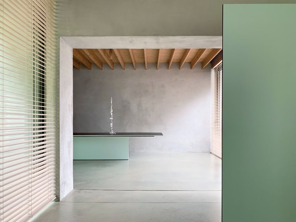 Architecturale laagbouwvilla met binnenzwembad en unieke beleving met het omliggende landschap. foto 15