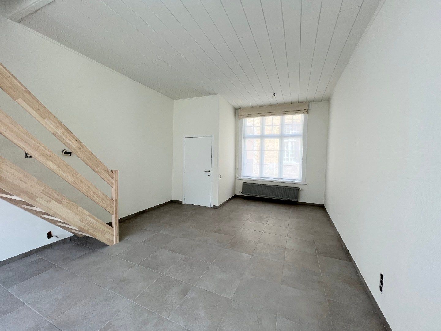 GERENOVEERDE STADSWONING IN CENTRUM IEPER MET 3 SLPKS EN ZONNIG TERRAS foto 4