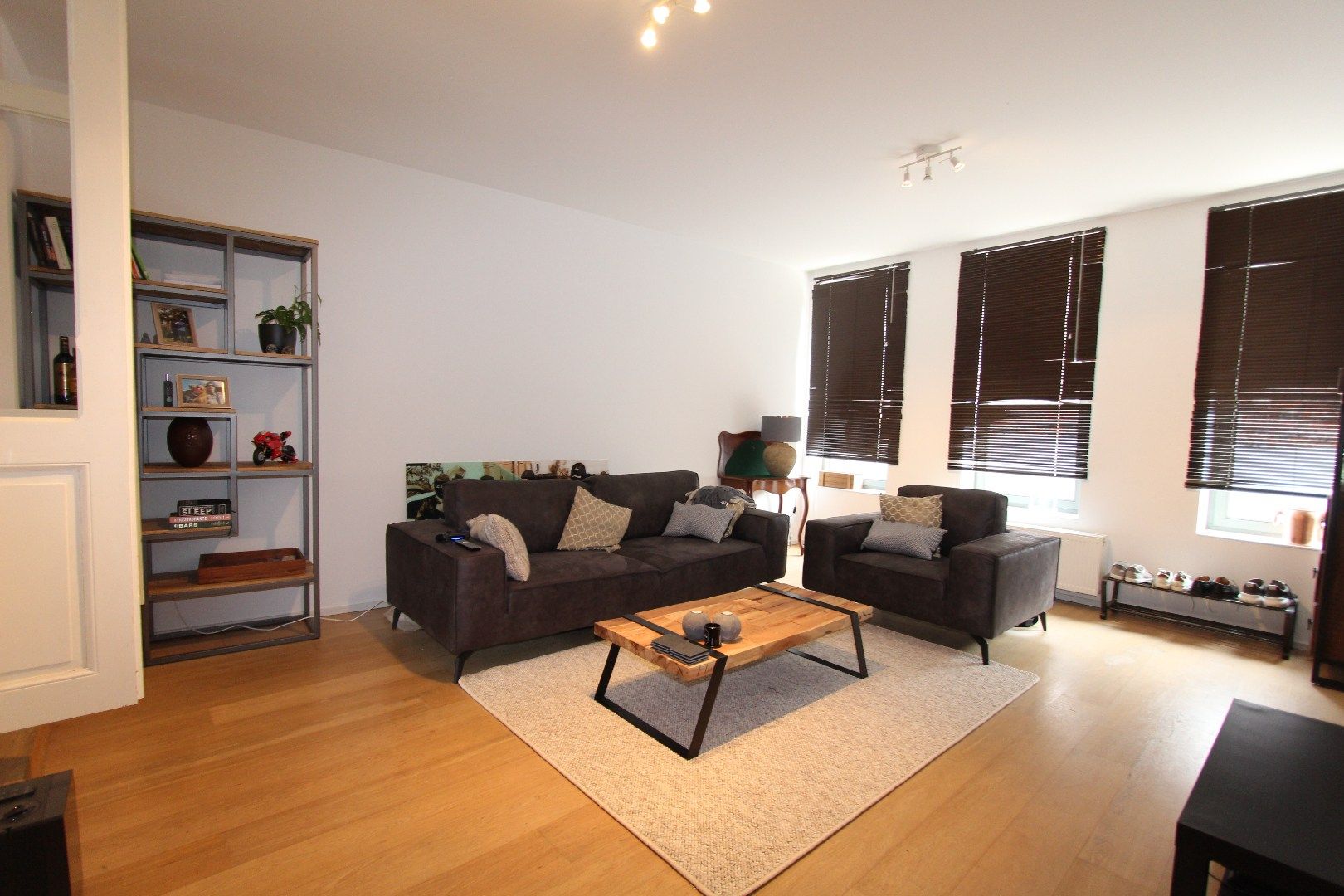 MODERN GELIJKVLOERS APPARTEMENT MET GROOT TERRAS EN PRIVATE PARKING foto 3