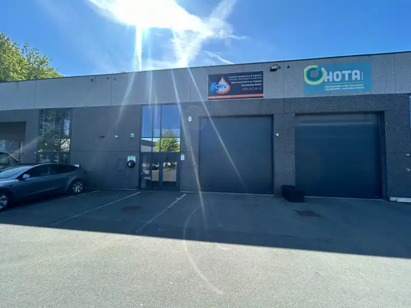 Instapklare KMO-unit met kantoren (±355 m²) op topligging foto 16