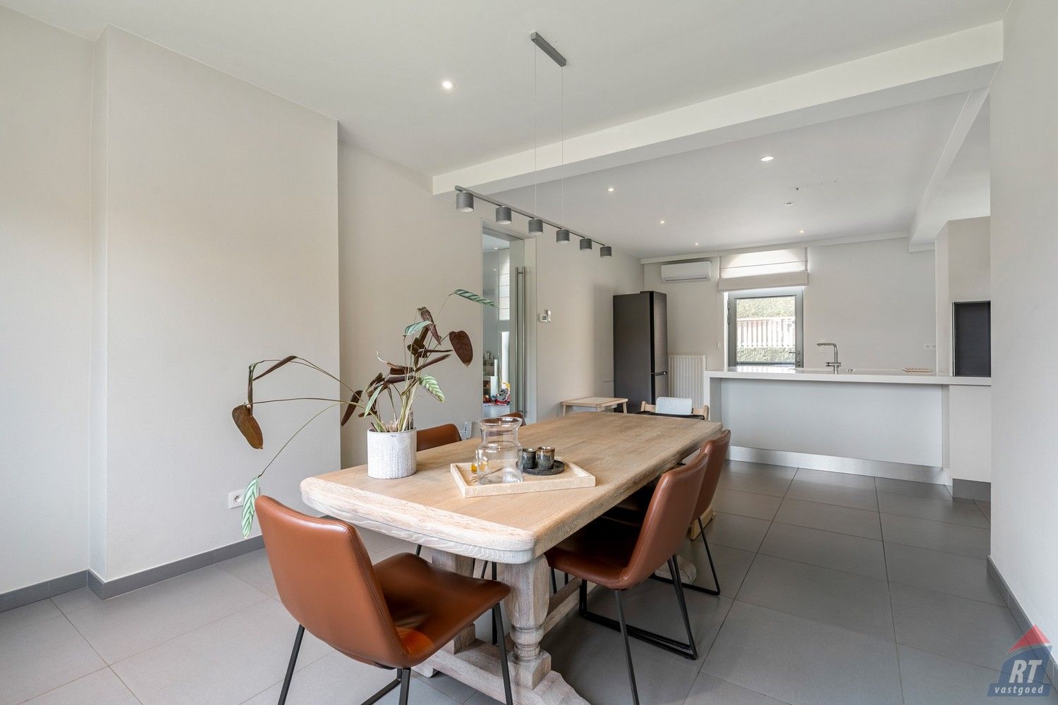Exclusieve woning met zwembad in het landelijke Kerkom-bij-Sint-Truiden foto 6