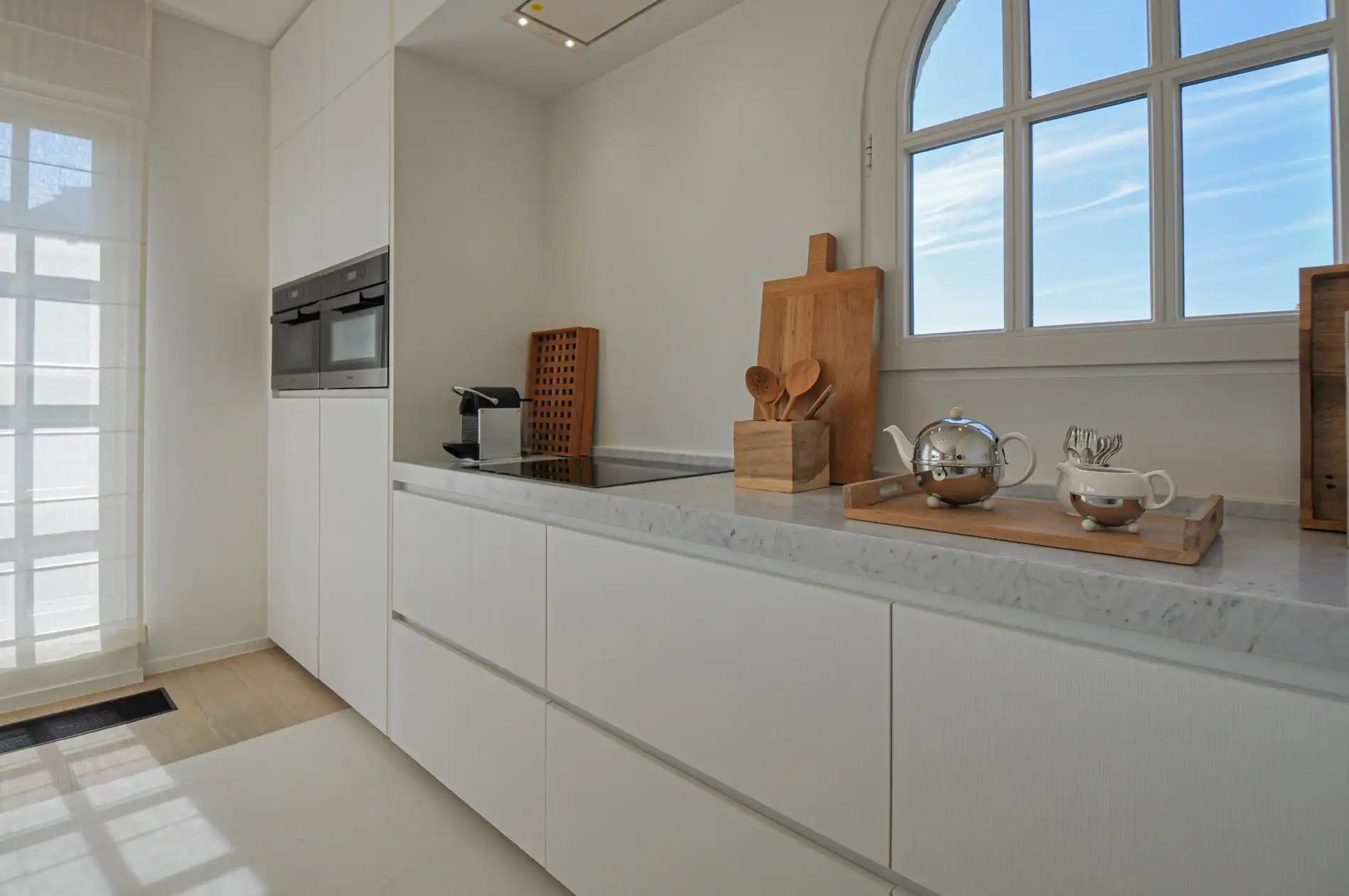 Subliem hoekappartement met ruime terrassen gelegen in het prestigieuze domein Tennis Garden. foto 8