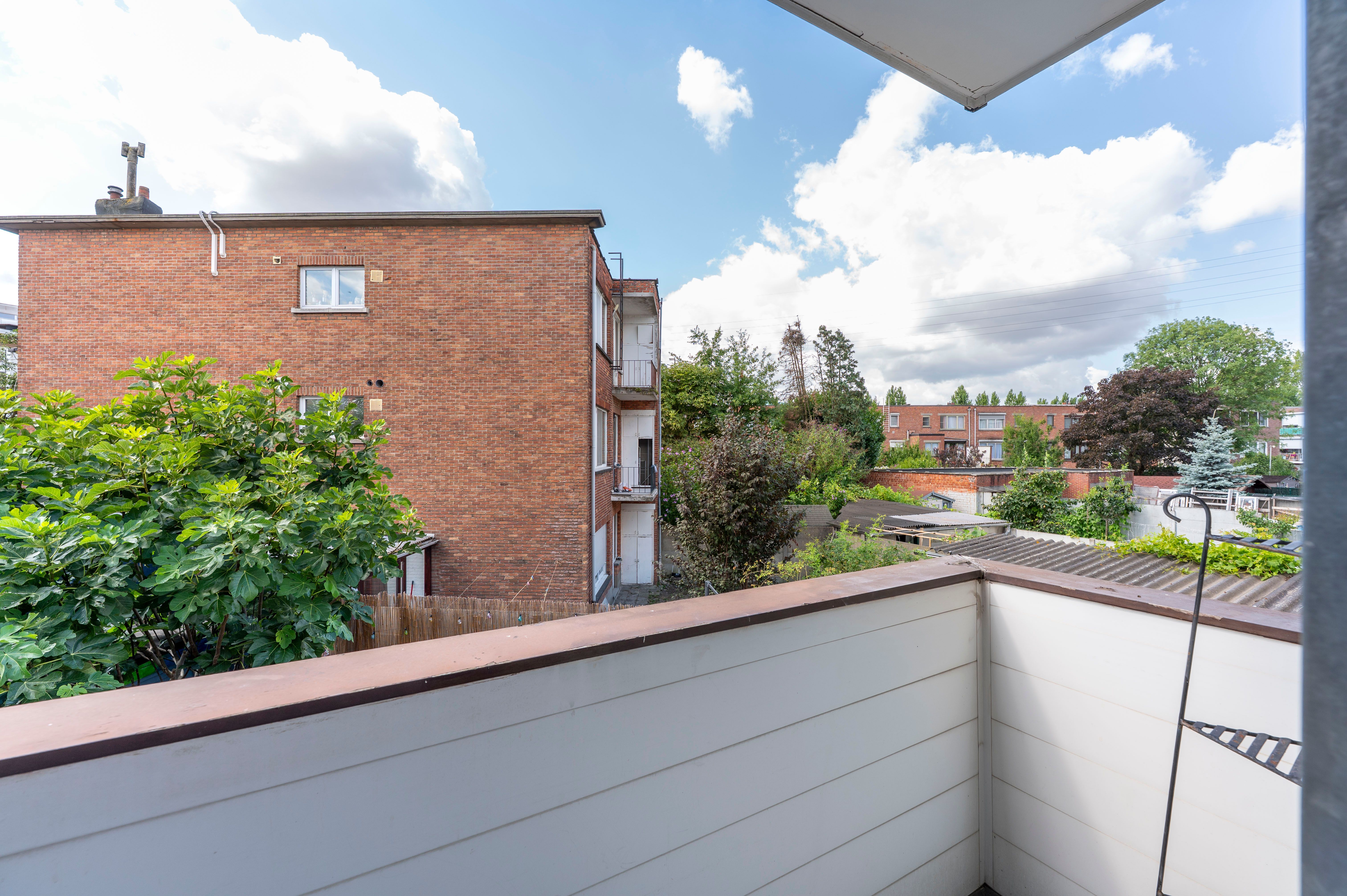 Lichtrijk twee slaapkamer appartement op centrale locatie te Merksem! foto 10