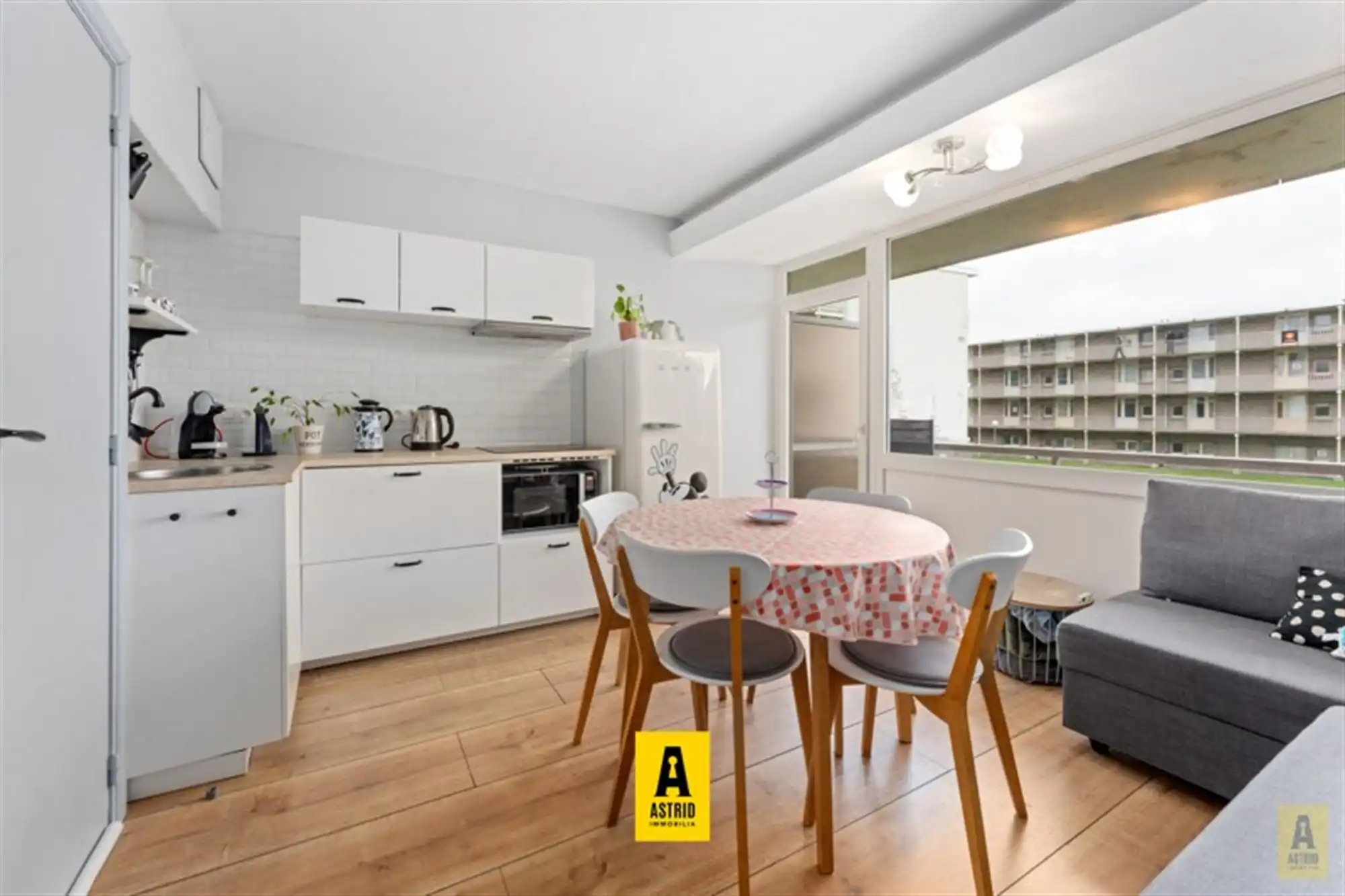 Hoofdfoto van de publicatie: Instapklaar (gerenoveerd) lichtrijk appartement met terras in groen domein!