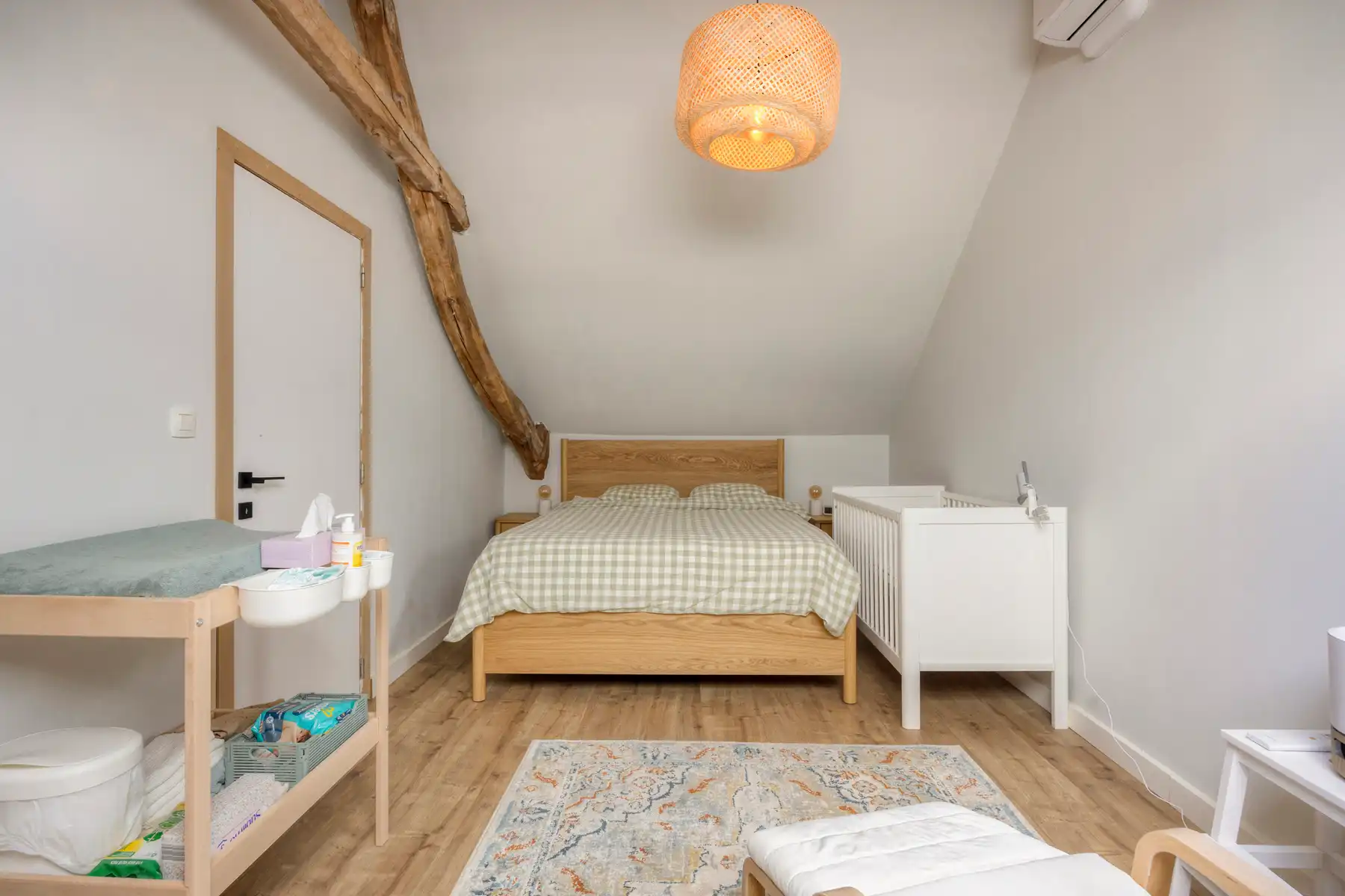 Karaktervolle, ruime woning met onderhoudsvriendelijke tuin foto 23