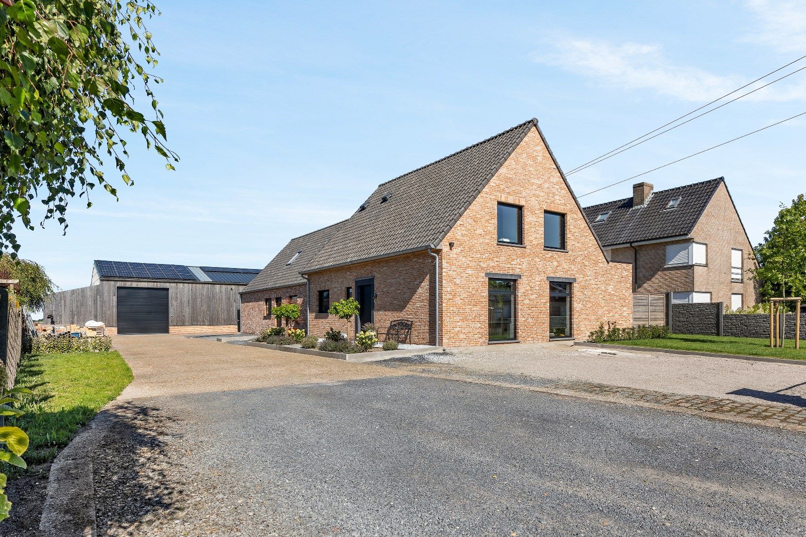 Prachtig gerenoveerde villa met 4 slaapkamers en ruime loods. foto {{pictureIndex}}