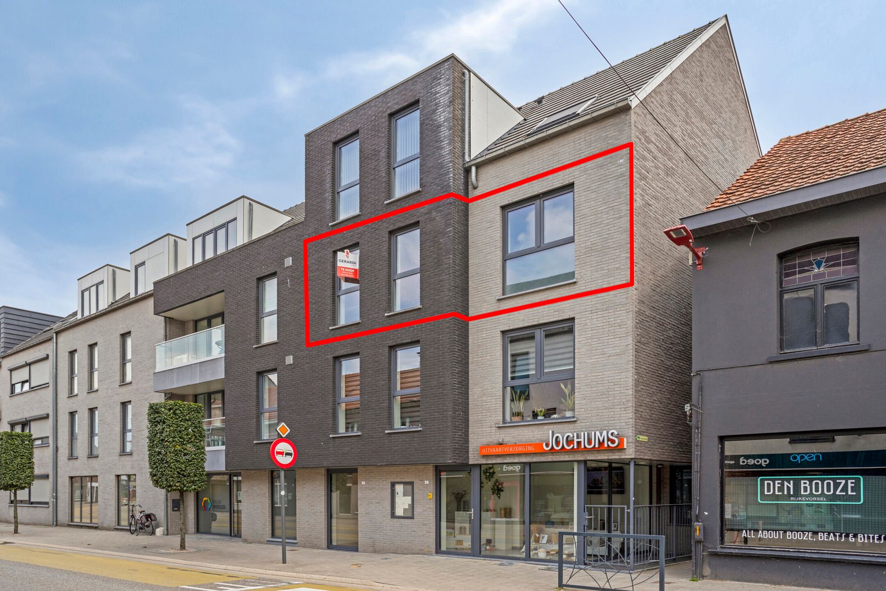 App 98m² met 2 slks, terras, staanplaats en 2 bergruimtes foto {{pictureIndex}}