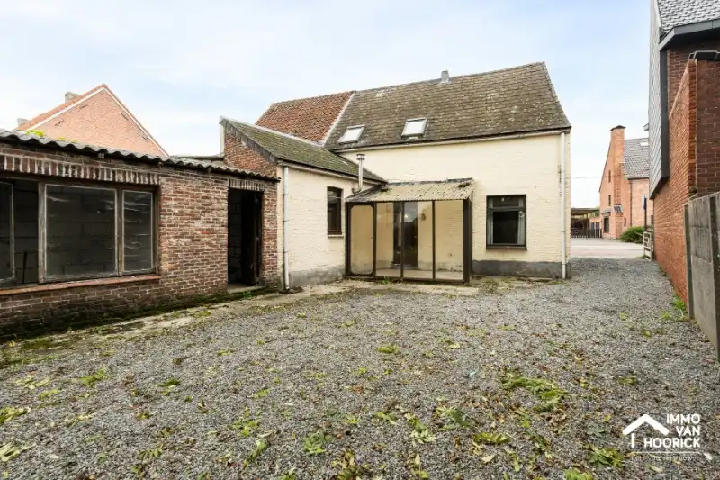 Te renoveren woning aan de stadsrand op 390m² grondoppervlak! foto 17