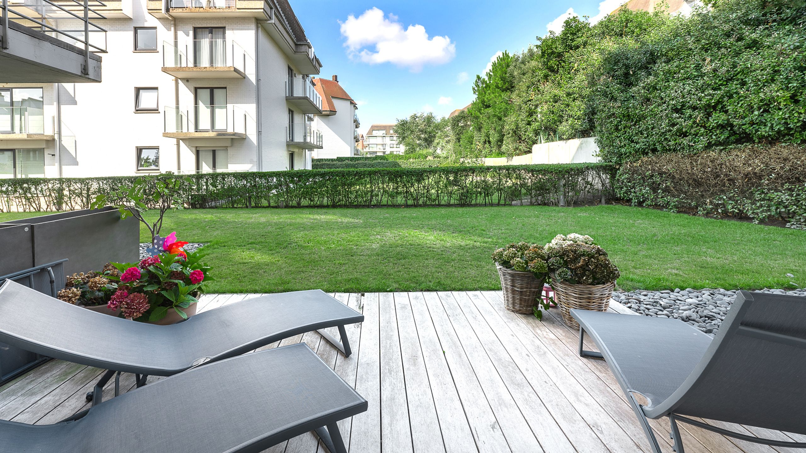 TUINAPPARTEMENT op toplocatie in het Zoute – Wandeldijk foto {{pictureIndex}}