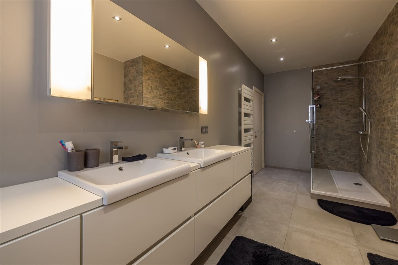 Bauhaus stijl '60, panoramisch zicht op Basiliek foto 24