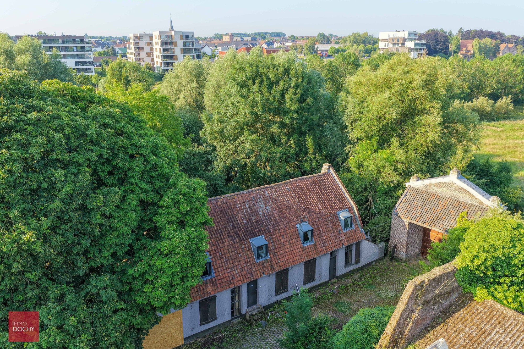 Hoofdfoto van de publicatie: Verborgen parel langs de Leie - voormalig restaurant met woonst
