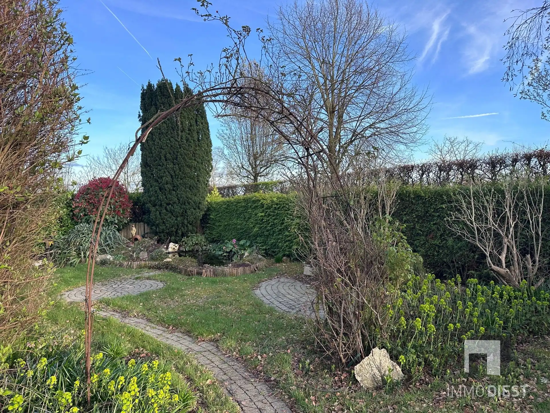 Stevige woning met 3 slpks en tuin + bouwgrond foto 32